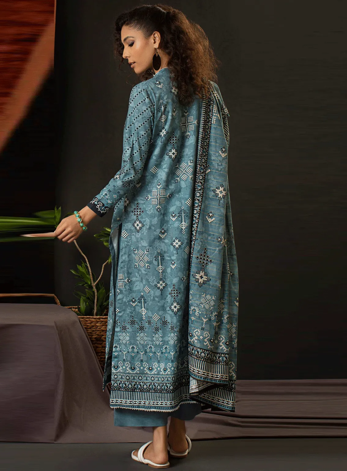 Aadab By Rashid Textile Embroidered Khaddar Unstitched 3 Piece Suit - RT23AK 8302