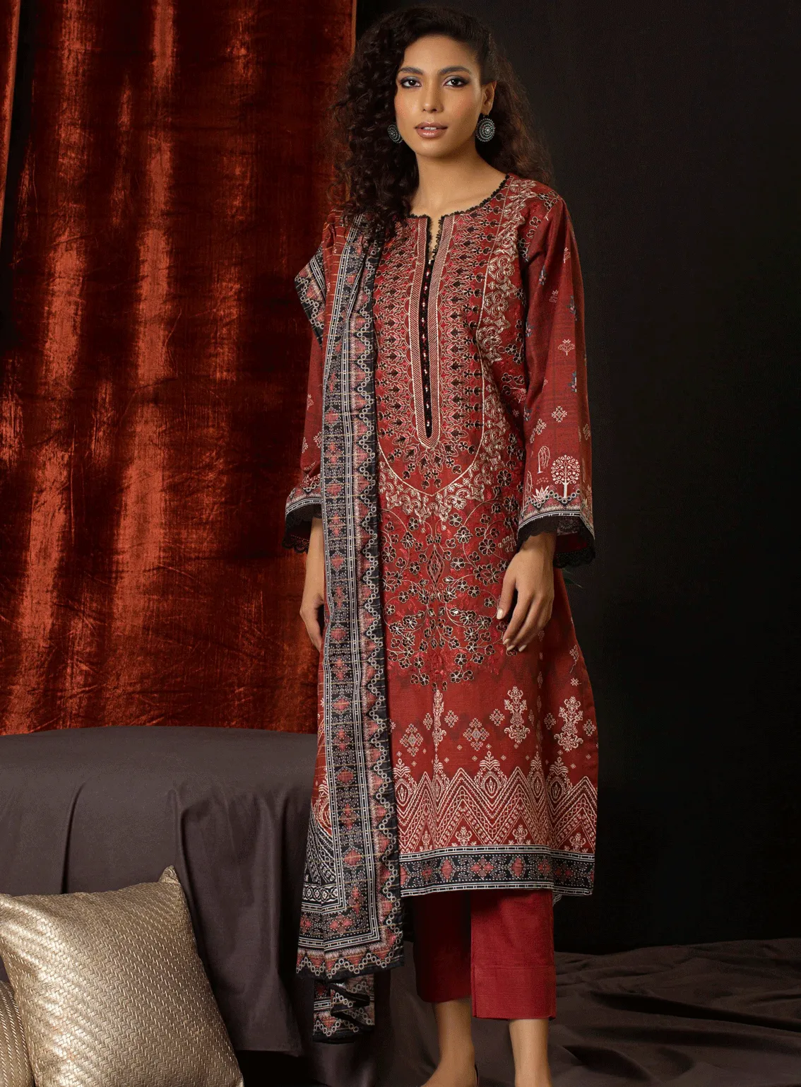 Aadab By Rashid Textile Embroidered Khaddar Unstitched 3 Piece Suit - RT23AK 8303