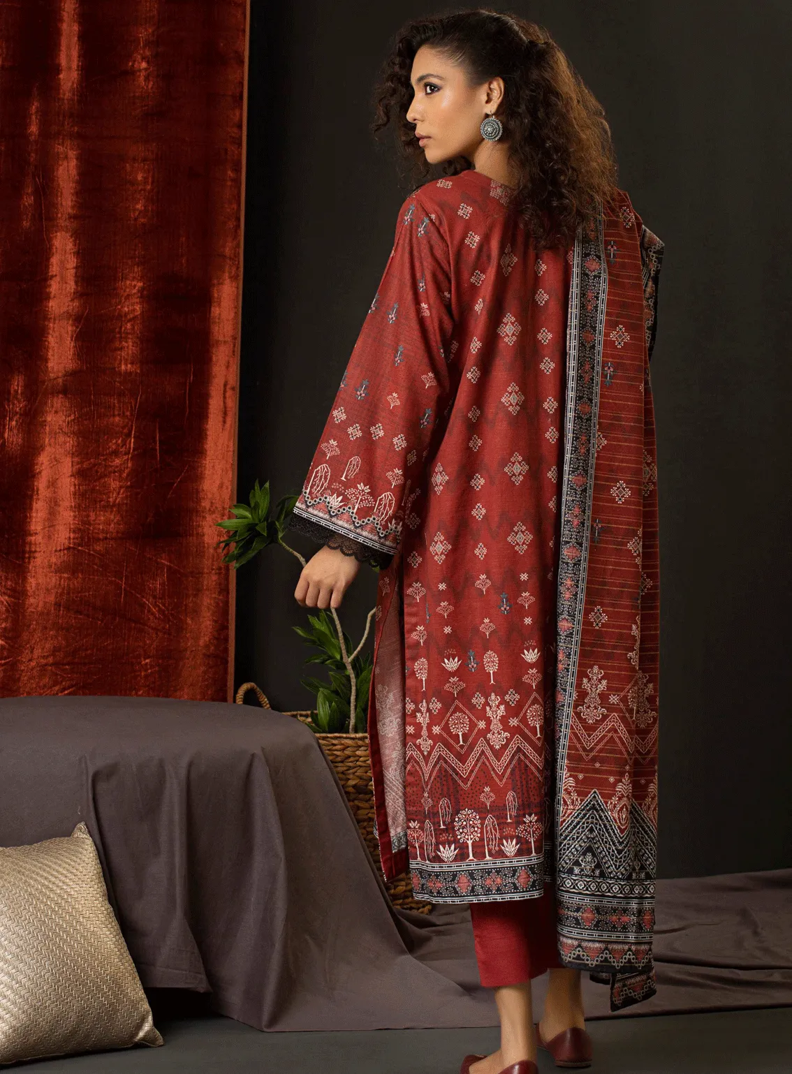 Aadab By Rashid Textile Embroidered Khaddar Unstitched 3 Piece Suit - RT23AK 8303