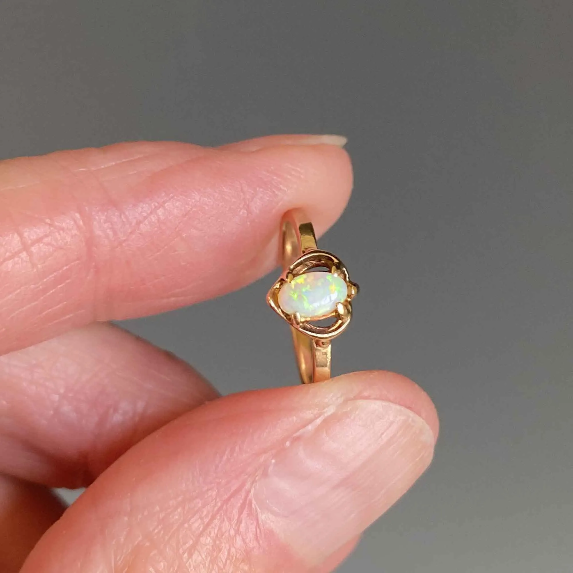 Vintage 14K Gold Opal Cabochon Midi Ring